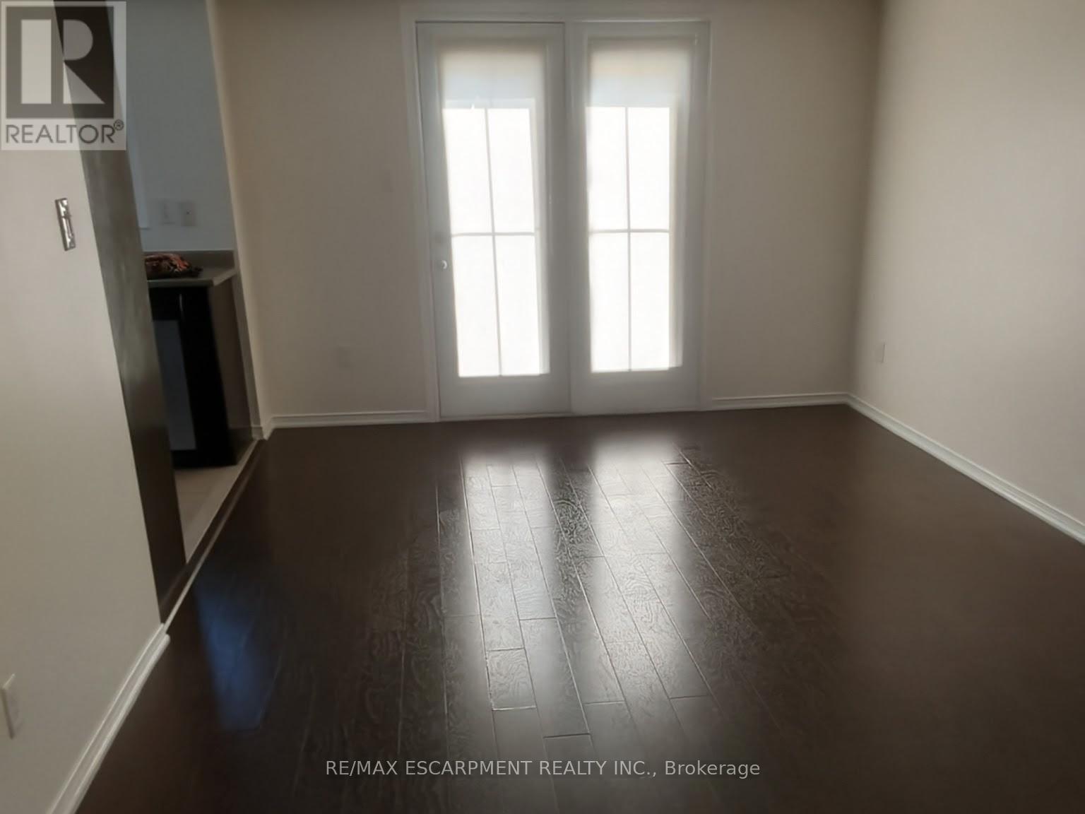 8 - 2579 Sixth Line, Oakville, ON - Indoor Photo Showing Other Room