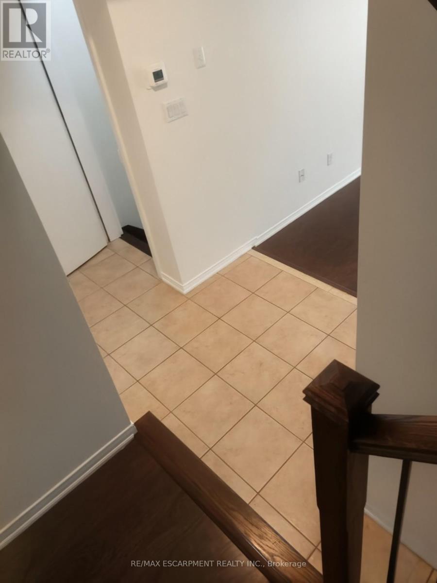 8 - 2579 Sixth Line, Oakville, ON - Indoor Photo Showing Other Room