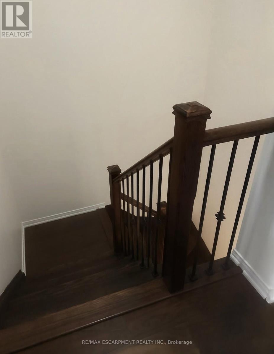 8 - 2579 Sixth Line, Oakville, ON - Indoor Photo Showing Other Room