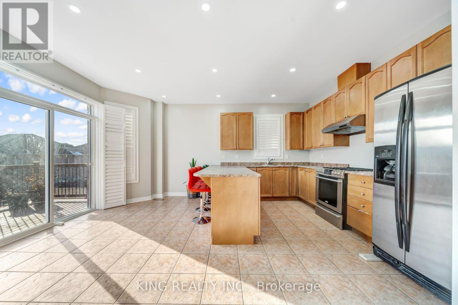 14 Seahorse Avenue, Brampton, ON - Indoor Photo Showing Kitchen