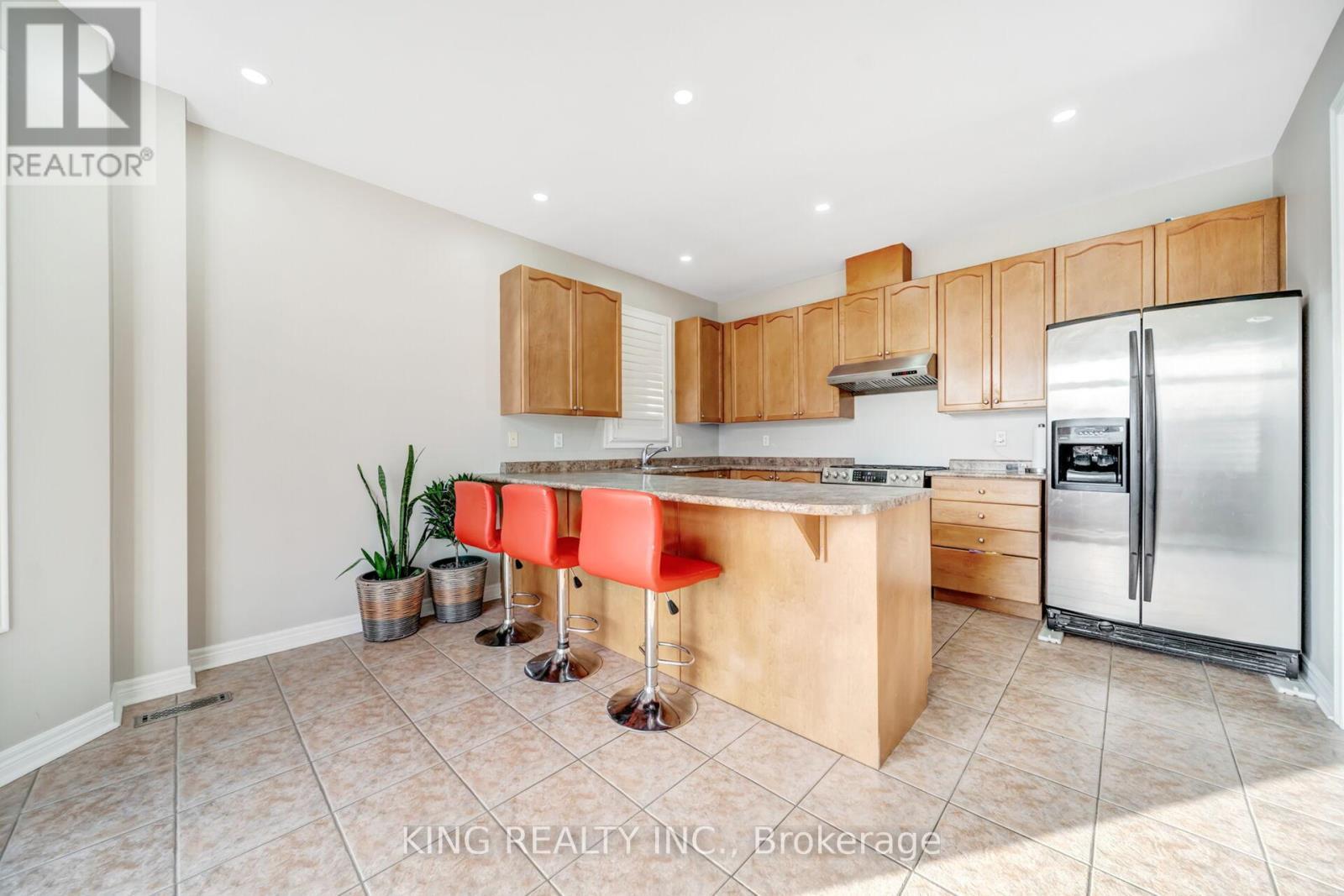 14 Seahorse Avenue, Brampton, ON - Indoor Photo Showing Kitchen