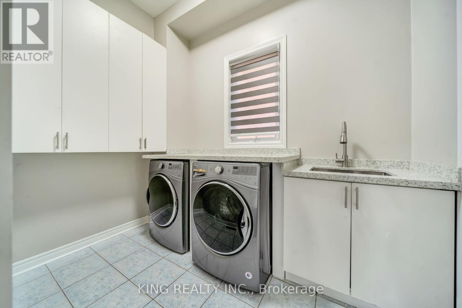 14 Seahorse Avenue, Brampton, ON - Indoor Photo Showing Laundry Room