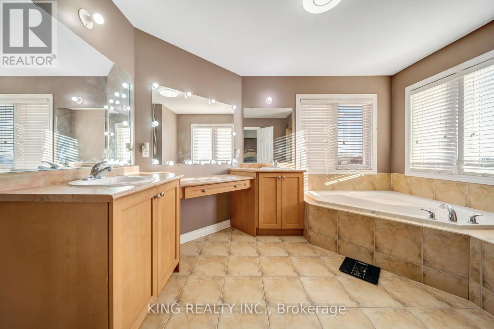 14 Seahorse Avenue, Brampton, ON - Indoor Photo Showing Bathroom