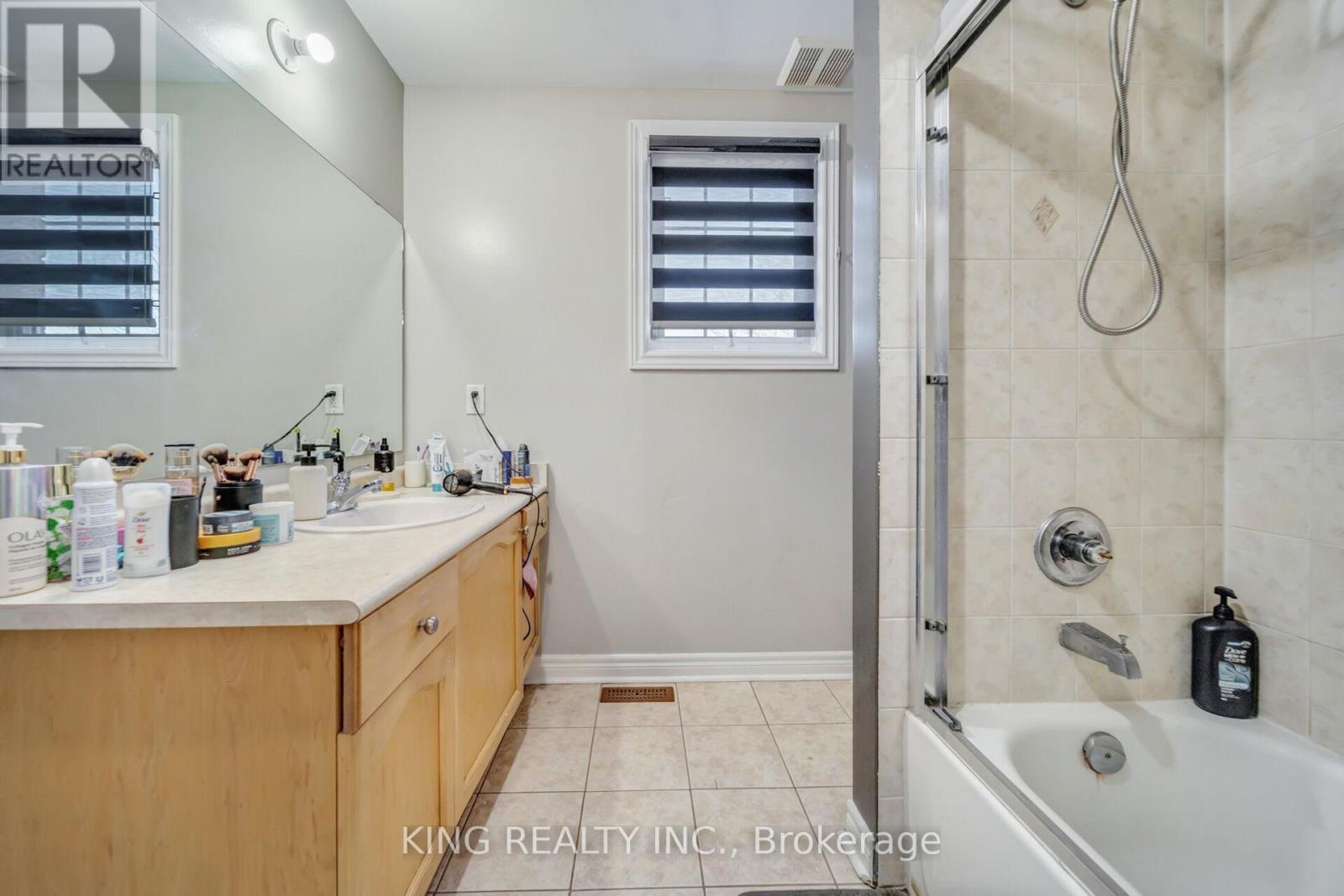 14 Seahorse Avenue, Brampton, ON - Indoor Photo Showing Bathroom