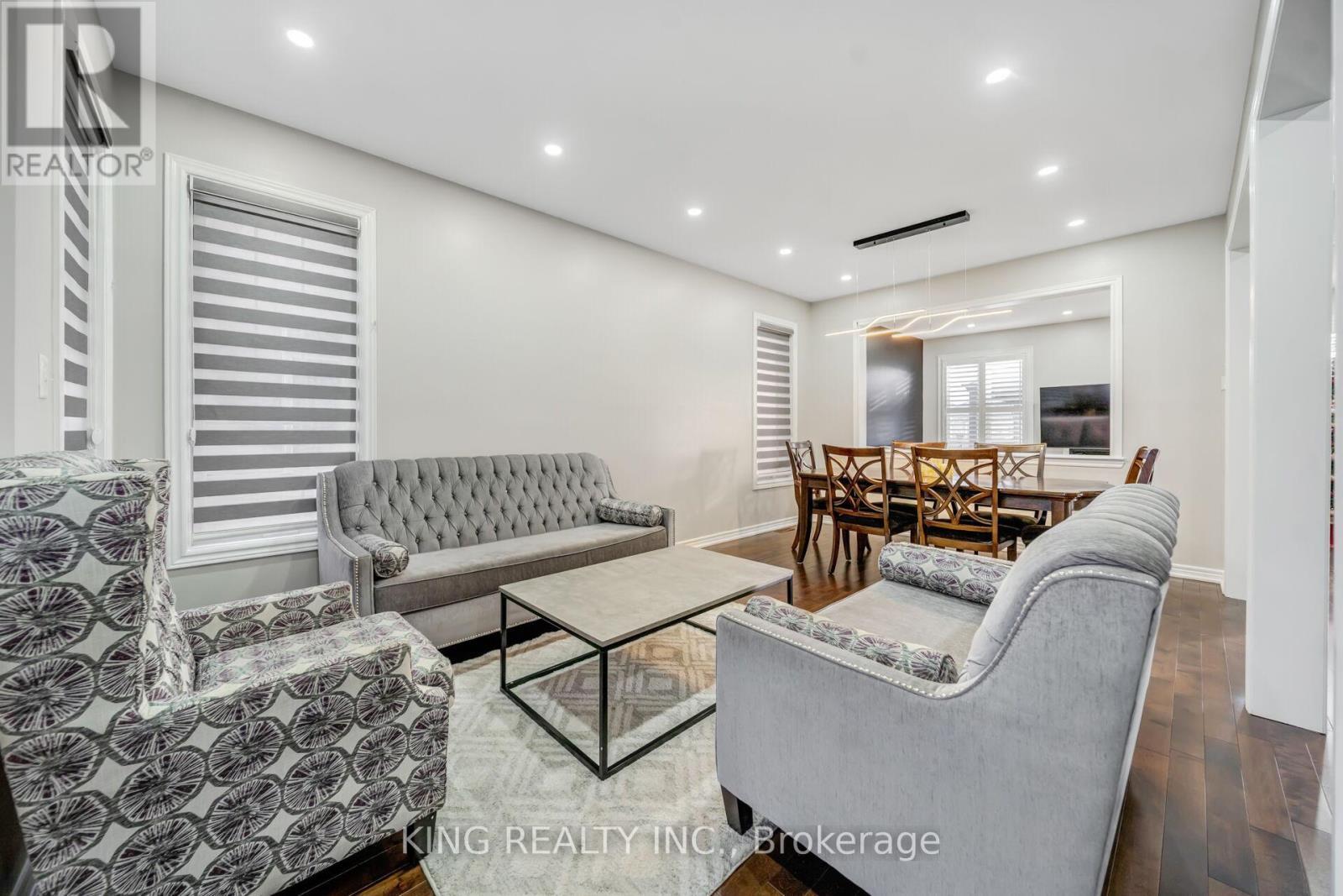14 Seahorse Avenue, Brampton, ON - Indoor Photo Showing Living Room