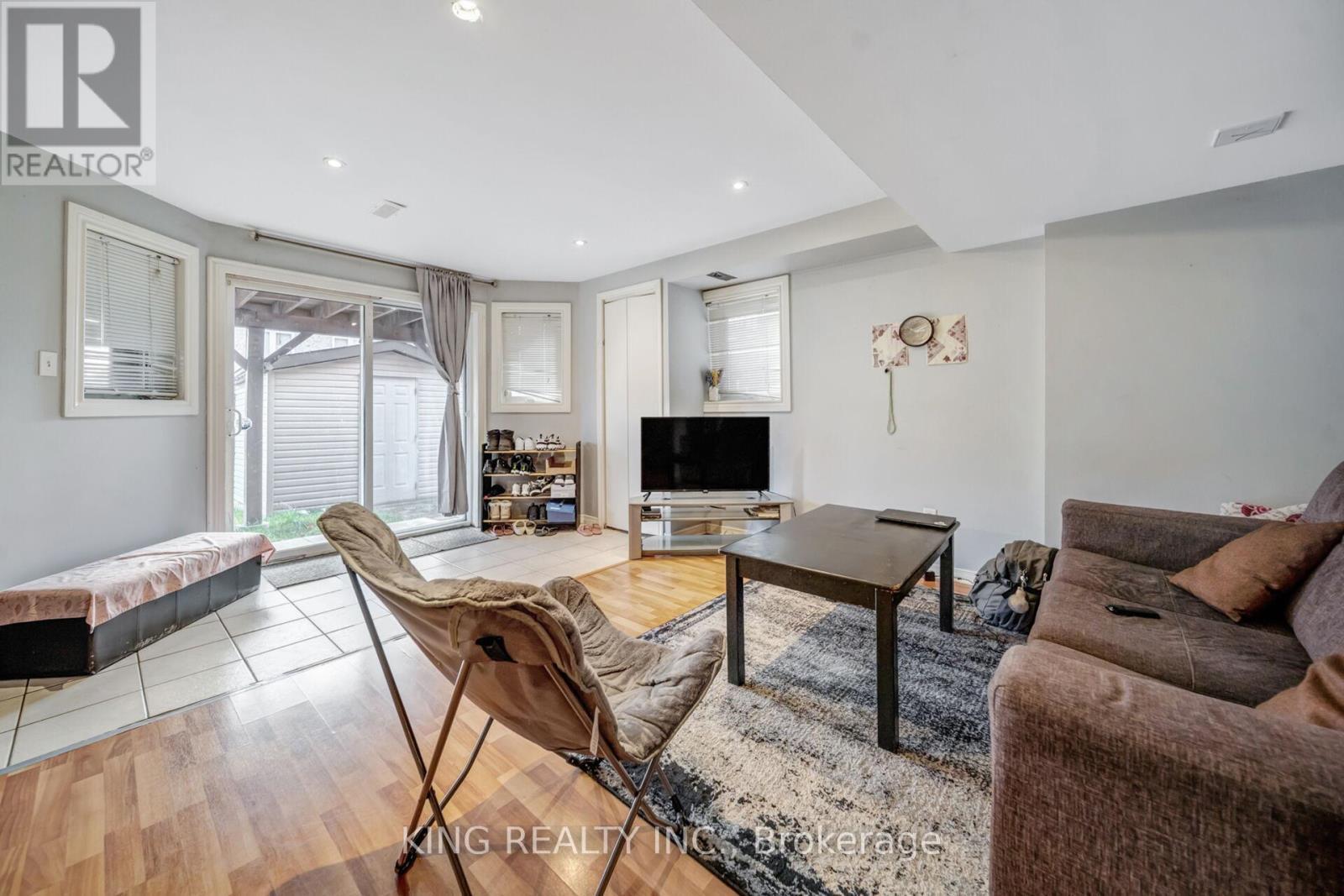 14 Seahorse Avenue, Brampton, ON - Indoor Photo Showing Living Room