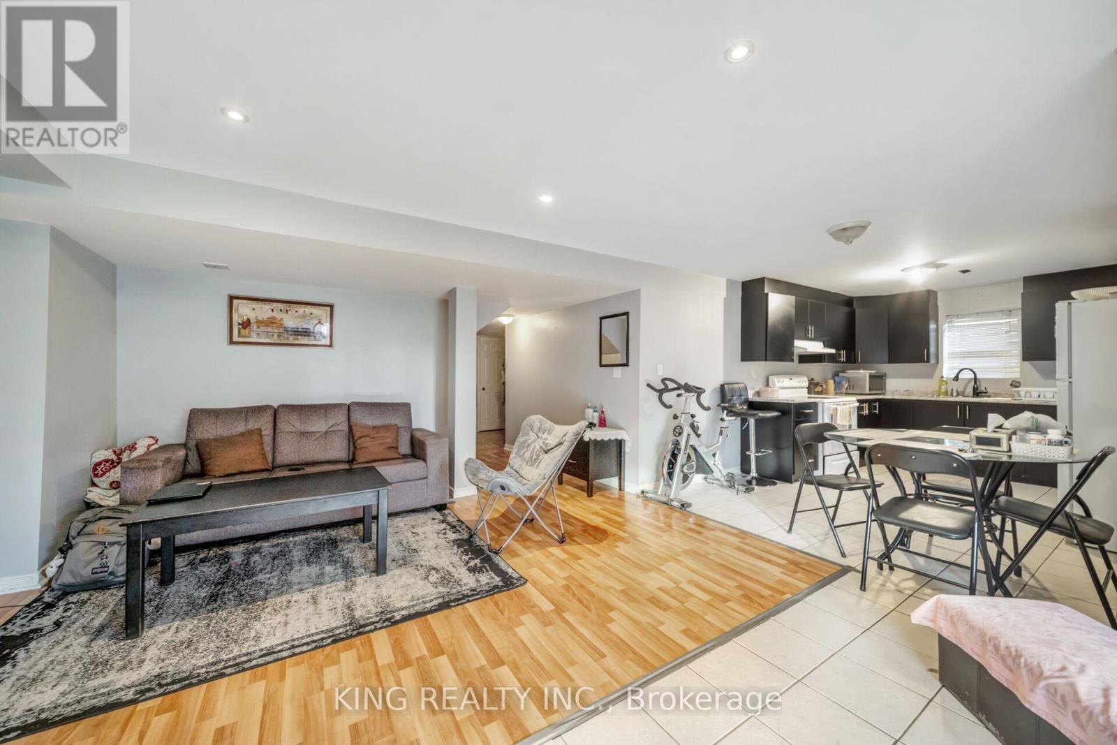 14 Seahorse Avenue, Brampton, ON - Indoor Photo Showing Living Room