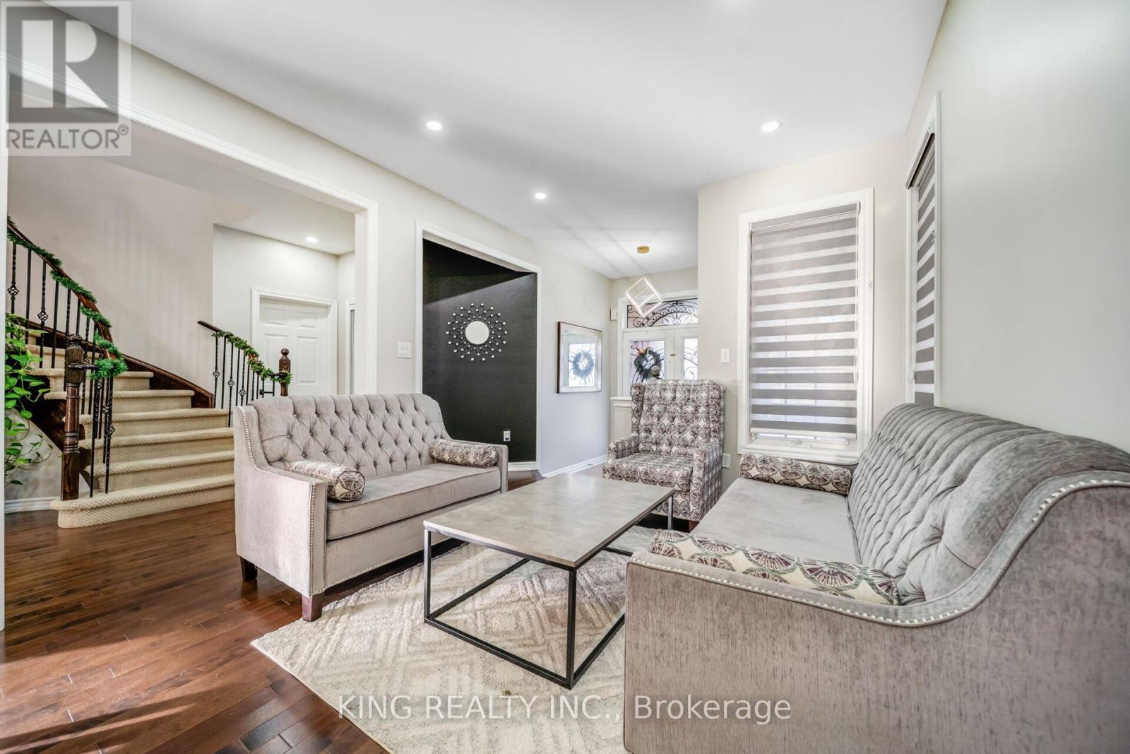 14 Seahorse Avenue, Brampton, ON - Indoor Photo Showing Living Room