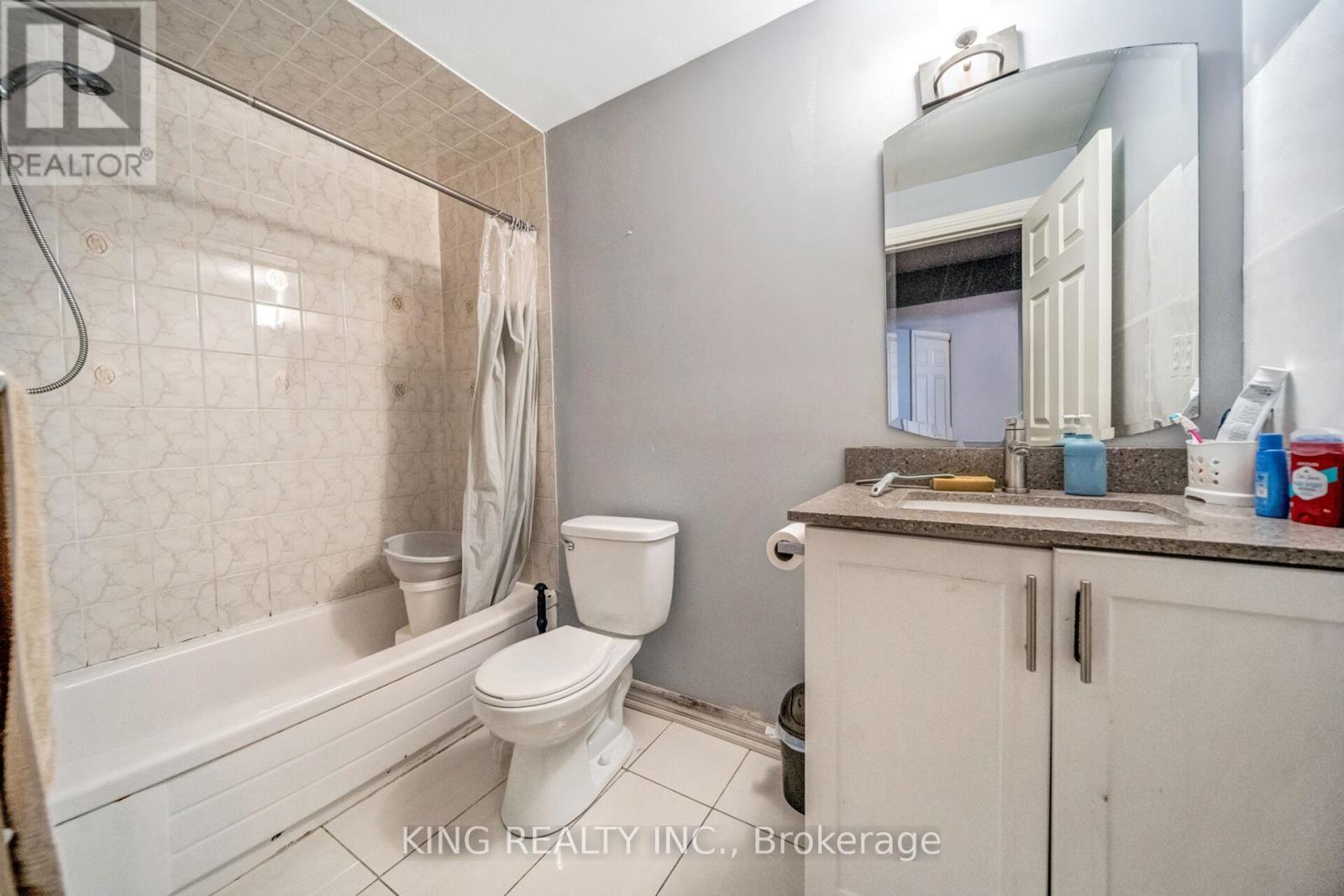 14 Seahorse Avenue, Brampton, ON - Indoor Photo Showing Bathroom