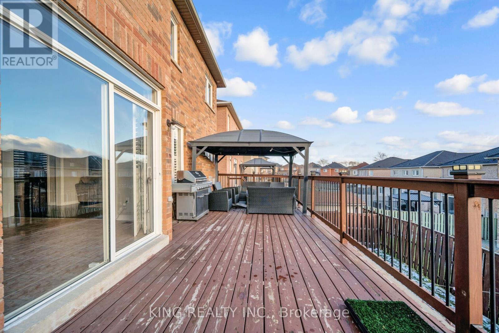 14 Seahorse Avenue, Brampton, ON - Outdoor With Deck Patio Veranda
