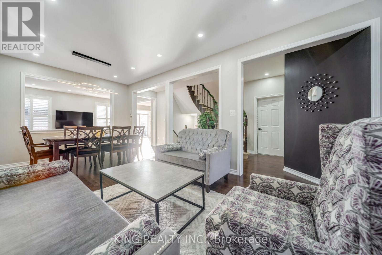14 Seahorse Avenue, Brampton, ON - Indoor Photo Showing Living Room