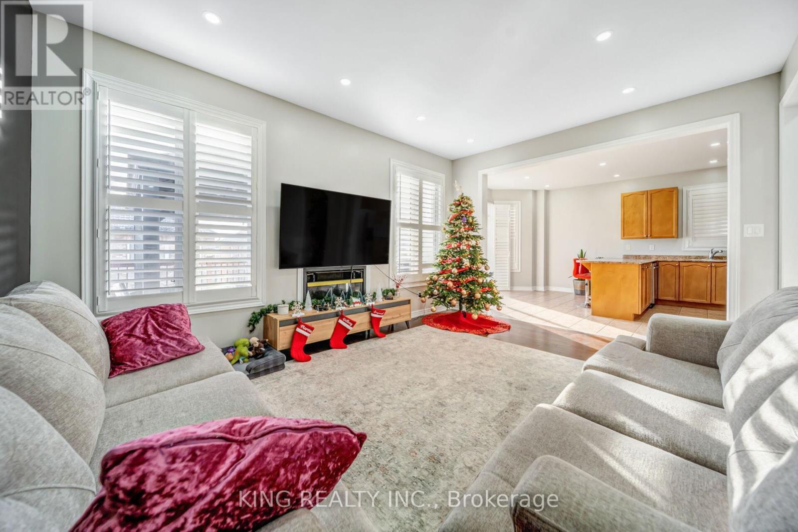 14 Seahorse Avenue, Brampton, ON - Indoor Photo Showing Living Room