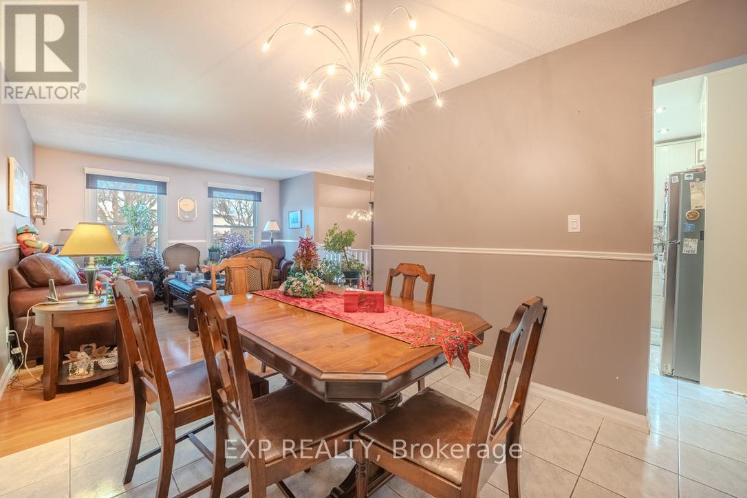 6166 Wildrose Crescent, Niagara Falls (Oldfield), ON - Indoor Photo Showing Dining Room