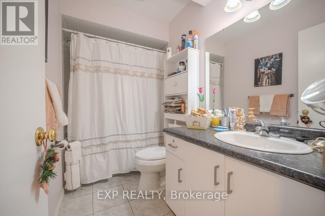 Upper 4-Pc. Bath - 6166 Wildrose Crescent, Niagara Falls (Oldfield), ON - Indoor Photo Showing Bathroom