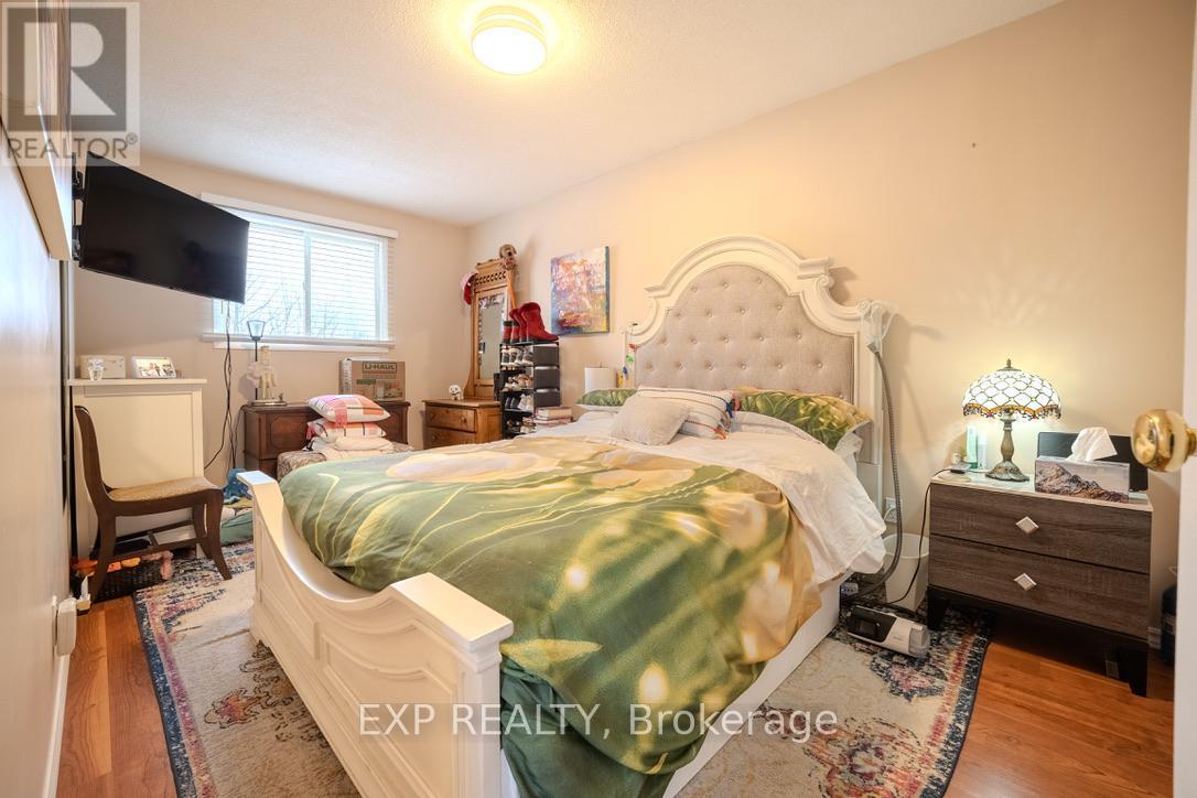Main Bedroom - 6166 Wildrose Crescent, Niagara Falls (Oldfield), ON - Indoor Photo Showing Bedroom