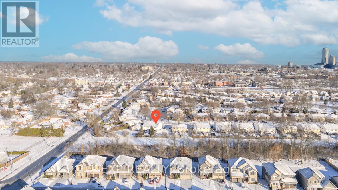 6166 Wildrose Crescent, Niagara Falls (Oldfield), ON - Outdoor With View