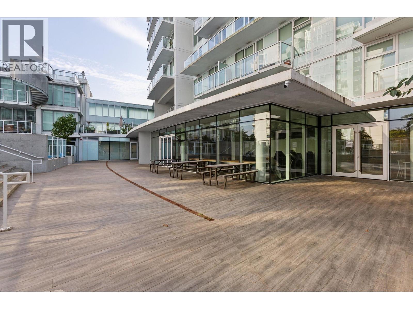 503 4638 Gladstone Street, Vancouver, BC - Outdoor