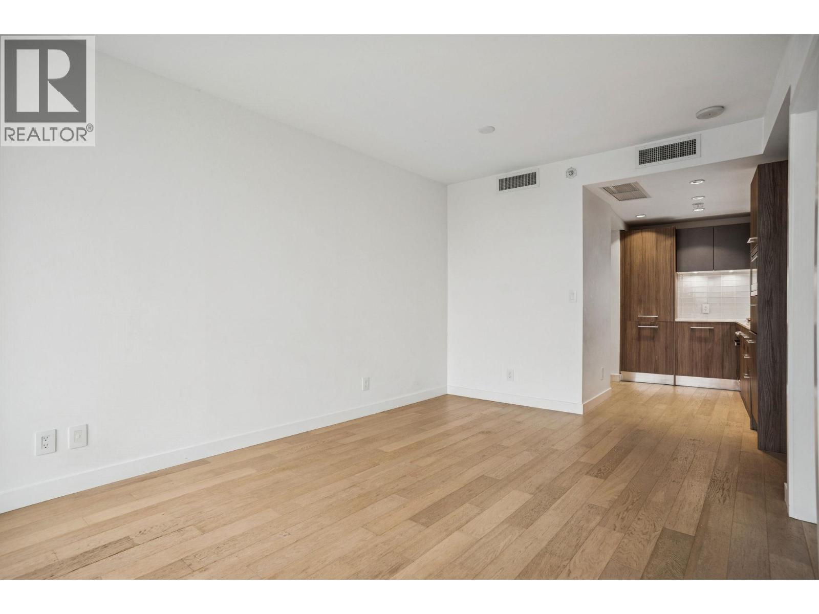 503 4638 Gladstone Street, Vancouver, BC - Indoor Photo Showing Other Room