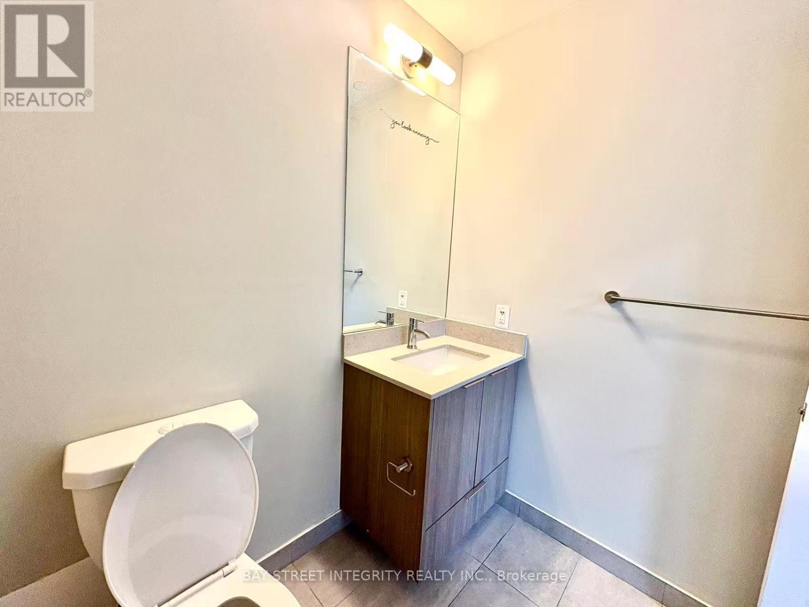 212 - 32 Forest Manor Road, Toronto, ON - Indoor Photo Showing Bathroom