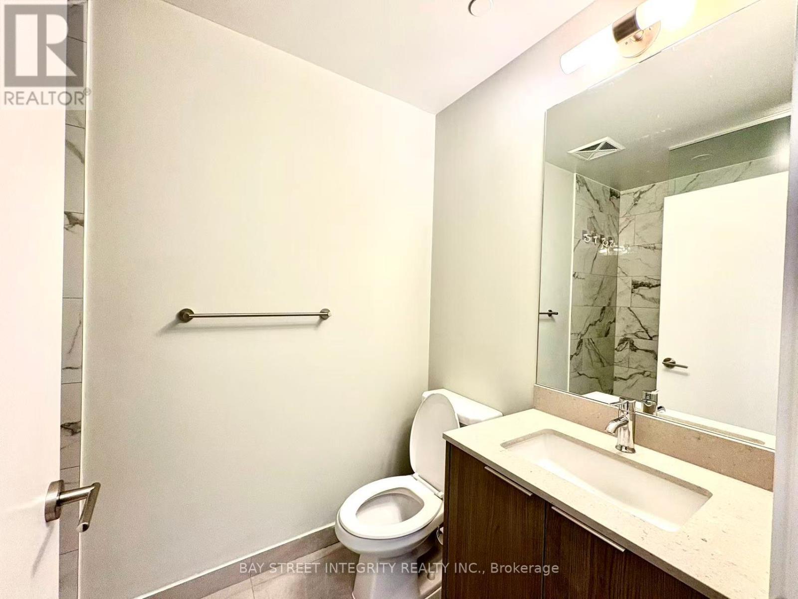 212 - 32 Forest Manor Road, Toronto, ON - Indoor Photo Showing Bathroom