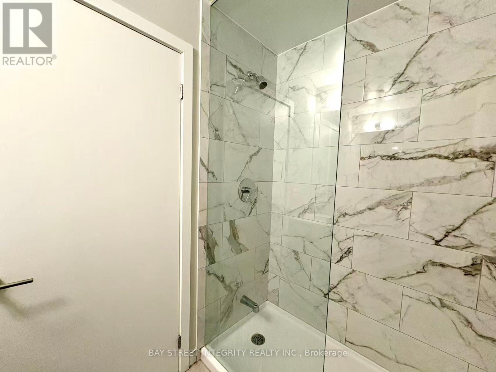 212 - 32 Forest Manor Road, Toronto, ON - Indoor Photo Showing Bathroom