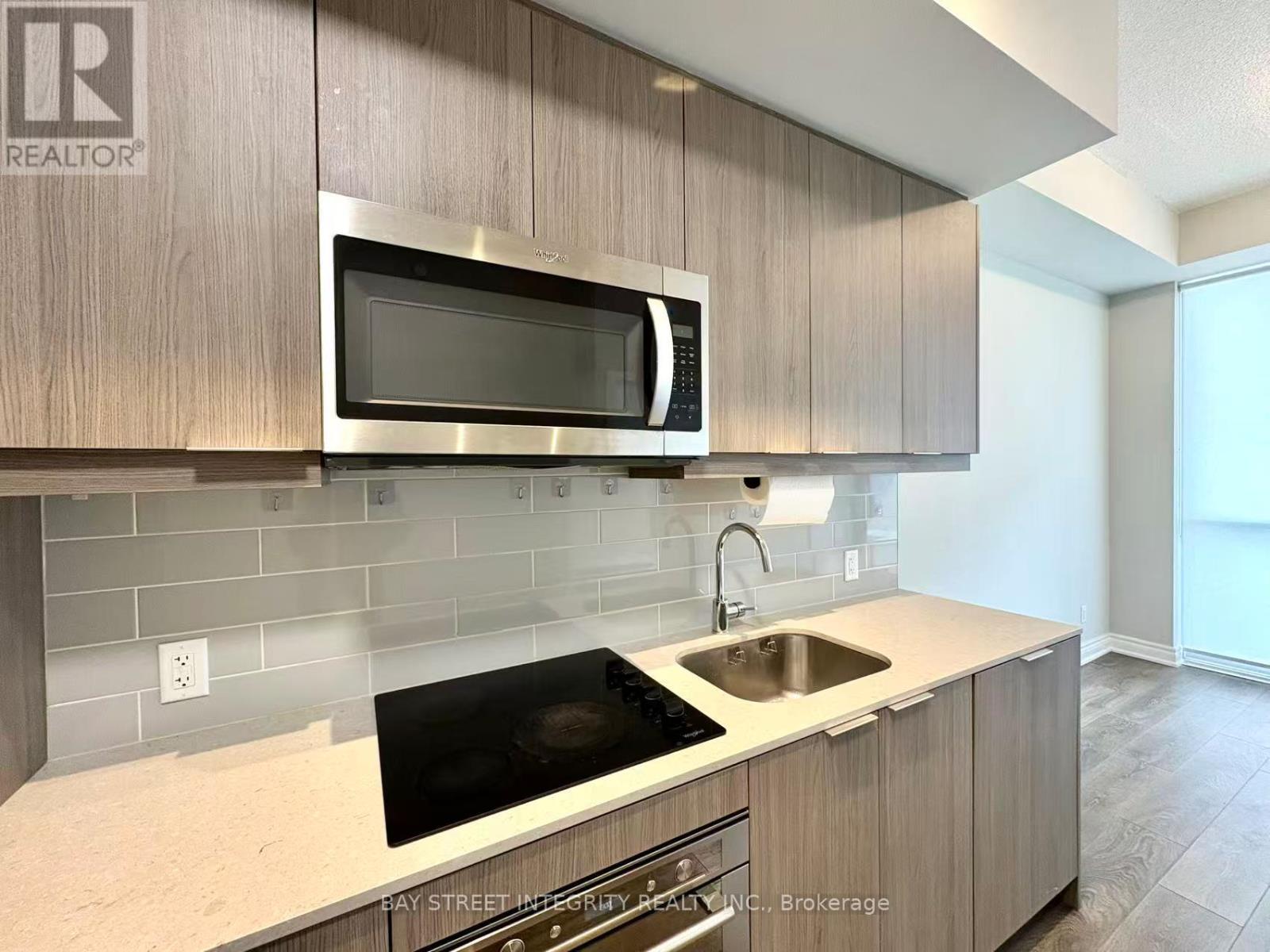 212 - 32 Forest Manor Road, Toronto, ON - Indoor Photo Showing Kitchen