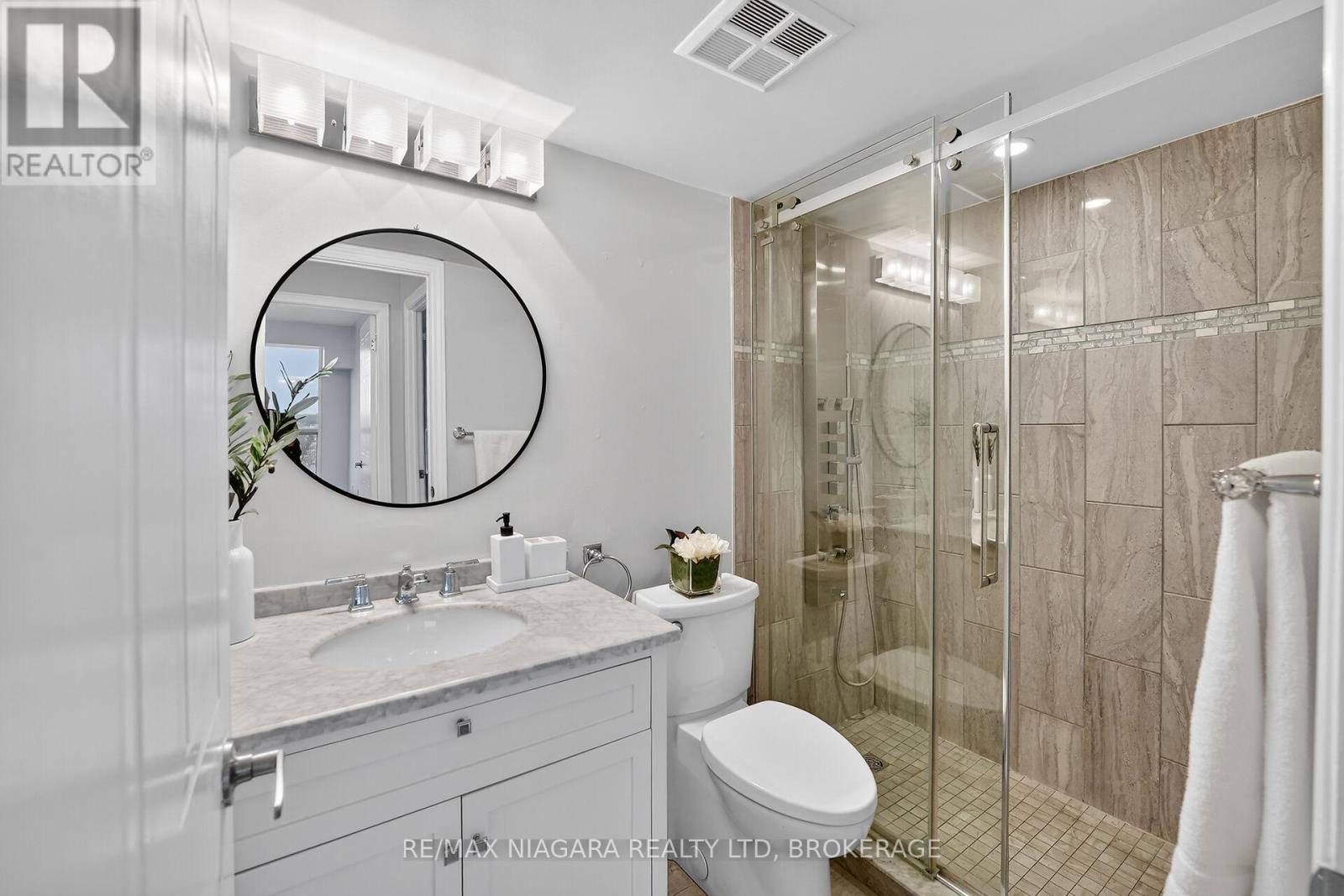 911 - 81 Scott Street, St. Catharines (Lakeport), ON - Indoor Photo Showing Bathroom