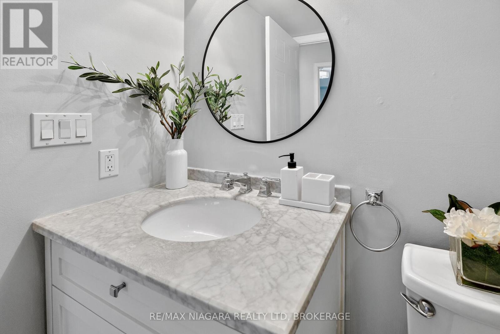 911 - 81 Scott Street, St. Catharines (Lakeport), ON - Indoor Photo Showing Bathroom