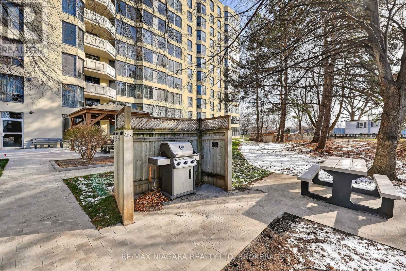 911 - 81 Scott Street, St. Catharines (Lakeport), ON - Outdoor