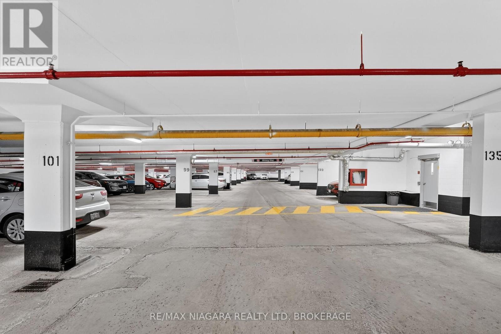 911 - 81 Scott Street, St. Catharines (Lakeport), ON - Indoor Photo Showing Garage