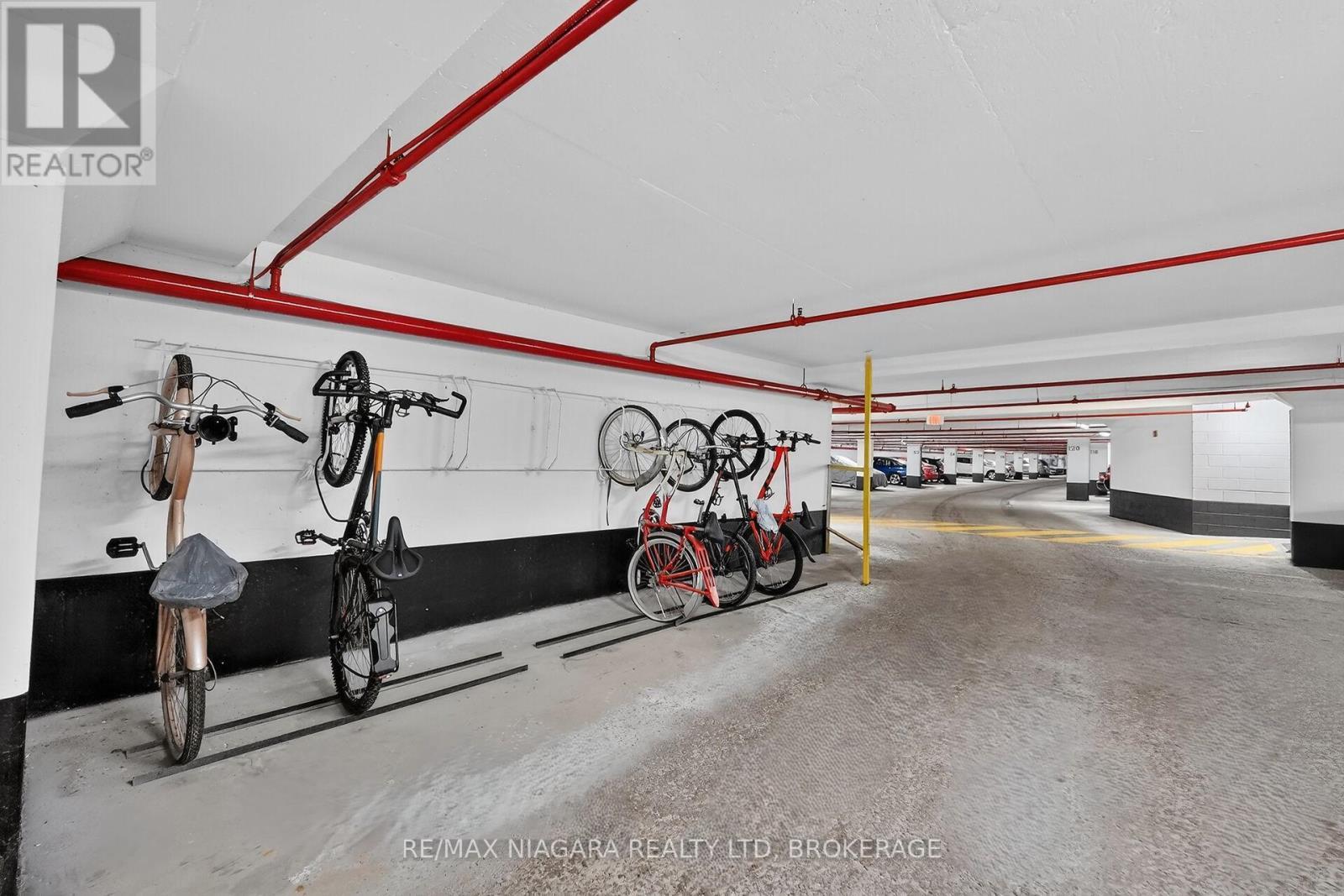 911 - 81 Scott Street, St. Catharines (Lakeport), ON - Indoor Photo Showing Garage