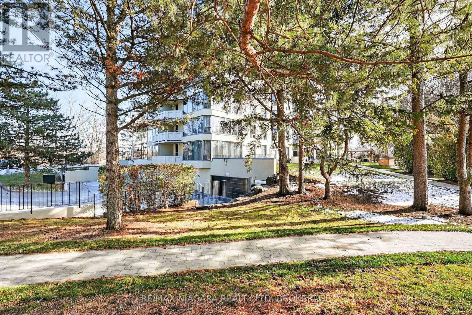 911 - 81 Scott Street, St. Catharines (Lakeport), ON - Outdoor