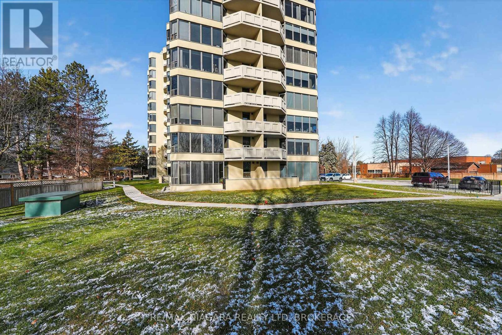 911 - 81 Scott Street, St. Catharines (Lakeport), ON - Outdoor