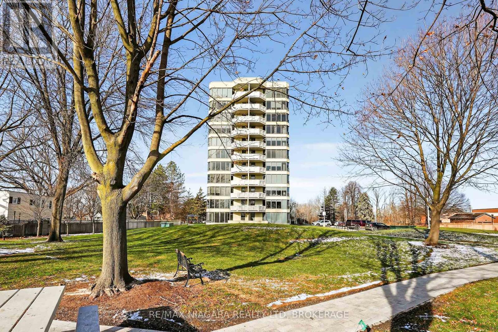 911 - 81 Scott Street, St. Catharines (Lakeport), ON - Outdoor