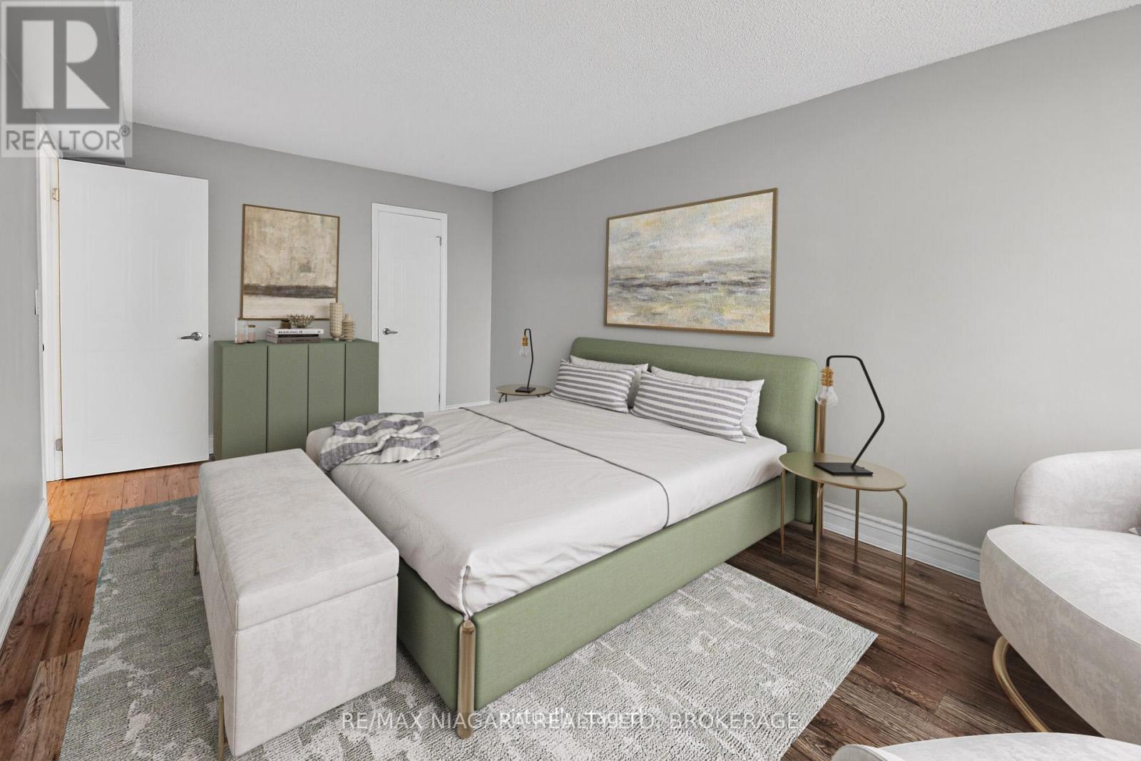 911 - 81 Scott Street, St. Catharines (Lakeport), ON - Indoor Photo Showing Bedroom