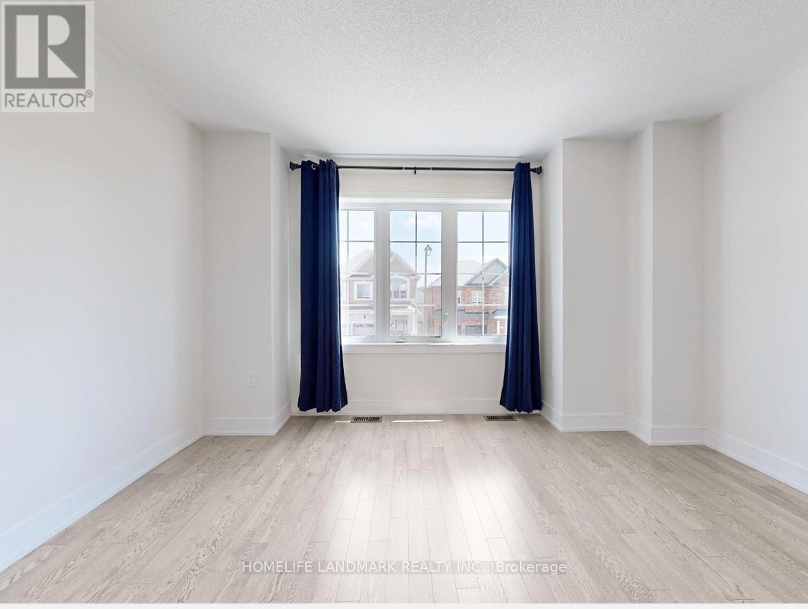 143 Kenneth Rogers Crescent, East Gwillimbury, ON - Indoor Photo Showing Other Room