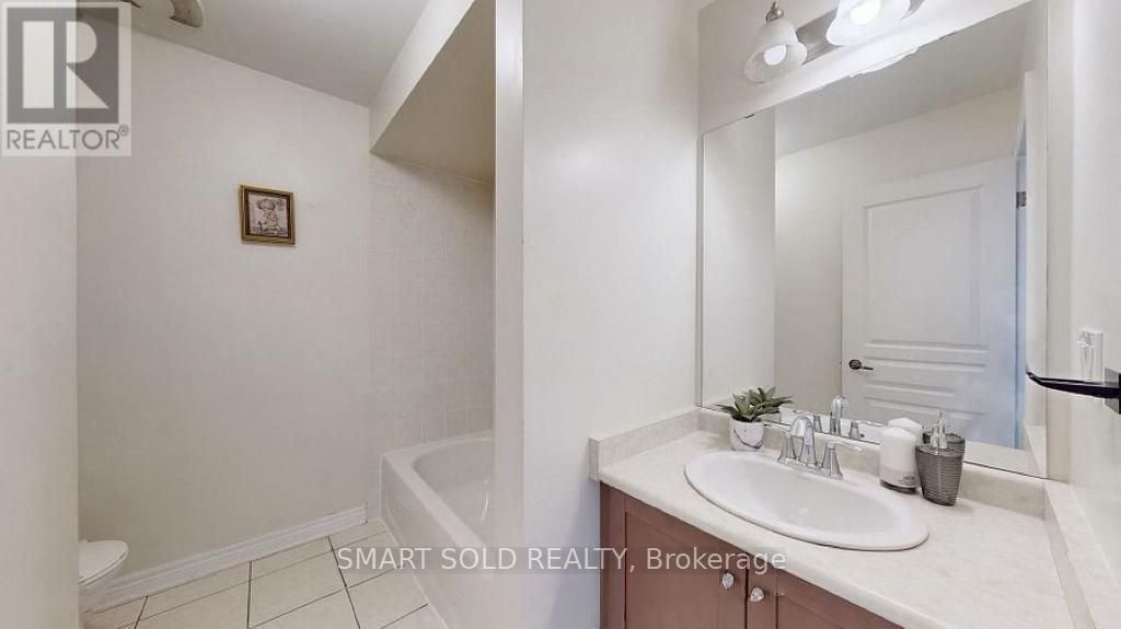 4123 Shipp Drive, Mississauga, ON - Indoor Photo Showing Bathroom