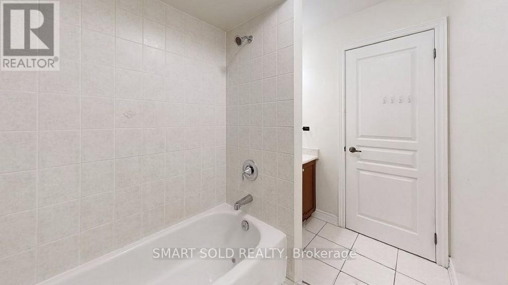 4123 Shipp Drive, Mississauga, ON - Indoor Photo Showing Bathroom