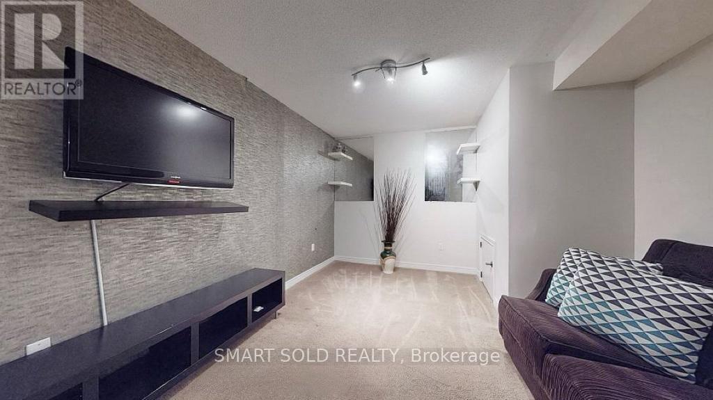 4123 Shipp Drive, Mississauga, ON - Indoor