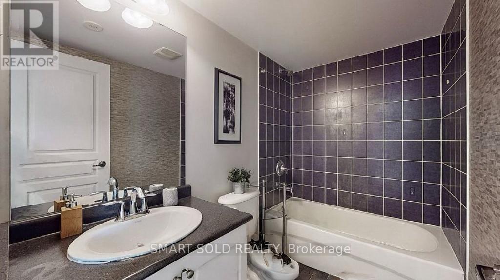 4123 Shipp Drive, Mississauga, ON - Indoor Photo Showing Bathroom