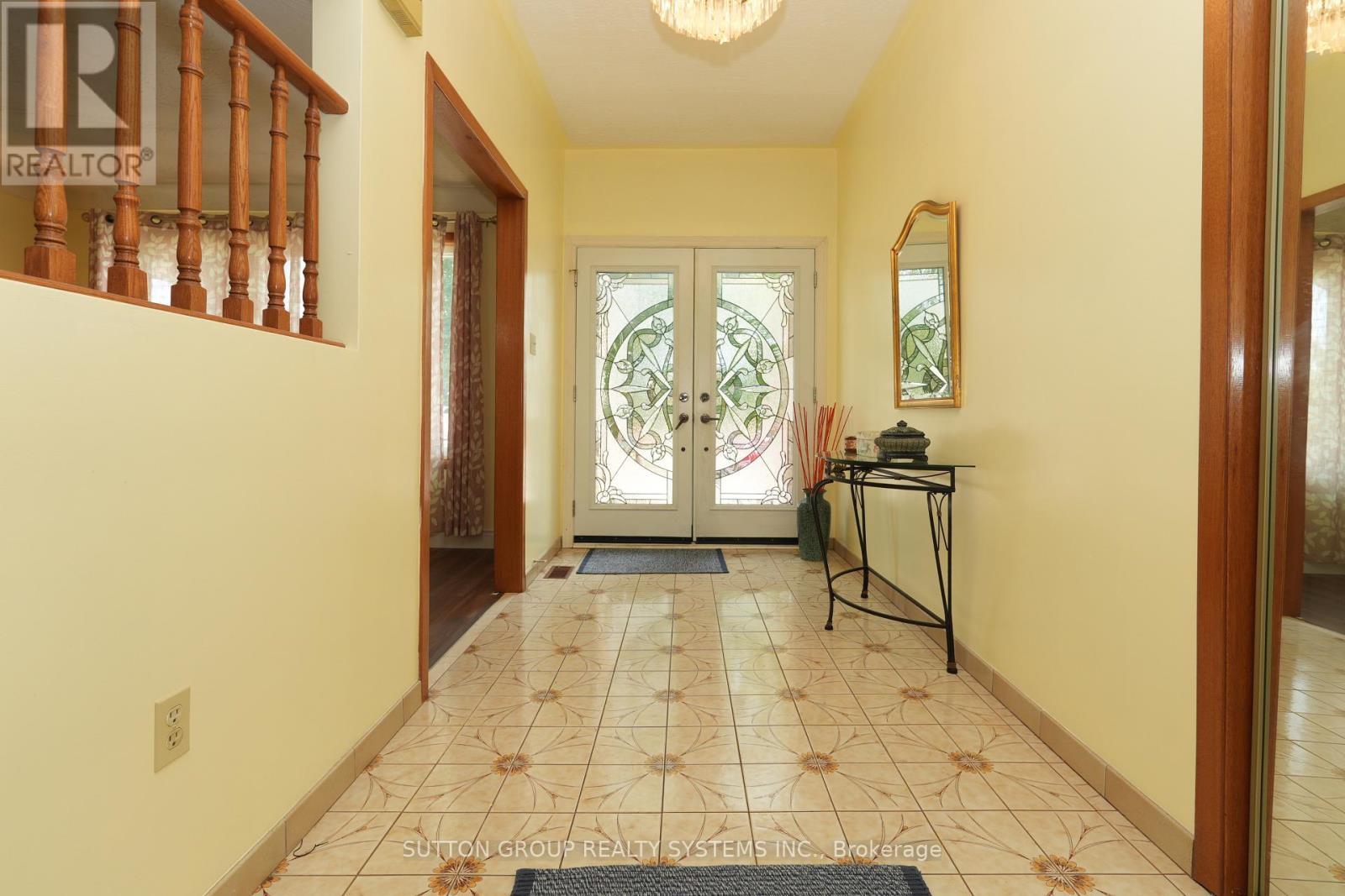 Upper - 101 Henley Drive, Hamilton, ON - Indoor Photo Showing Other Room