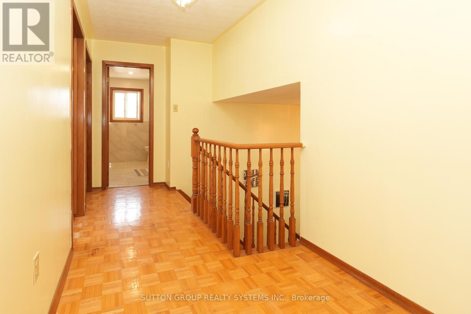 Upper - 101 Henley Drive, Hamilton, ON - Indoor Photo Showing Other Room