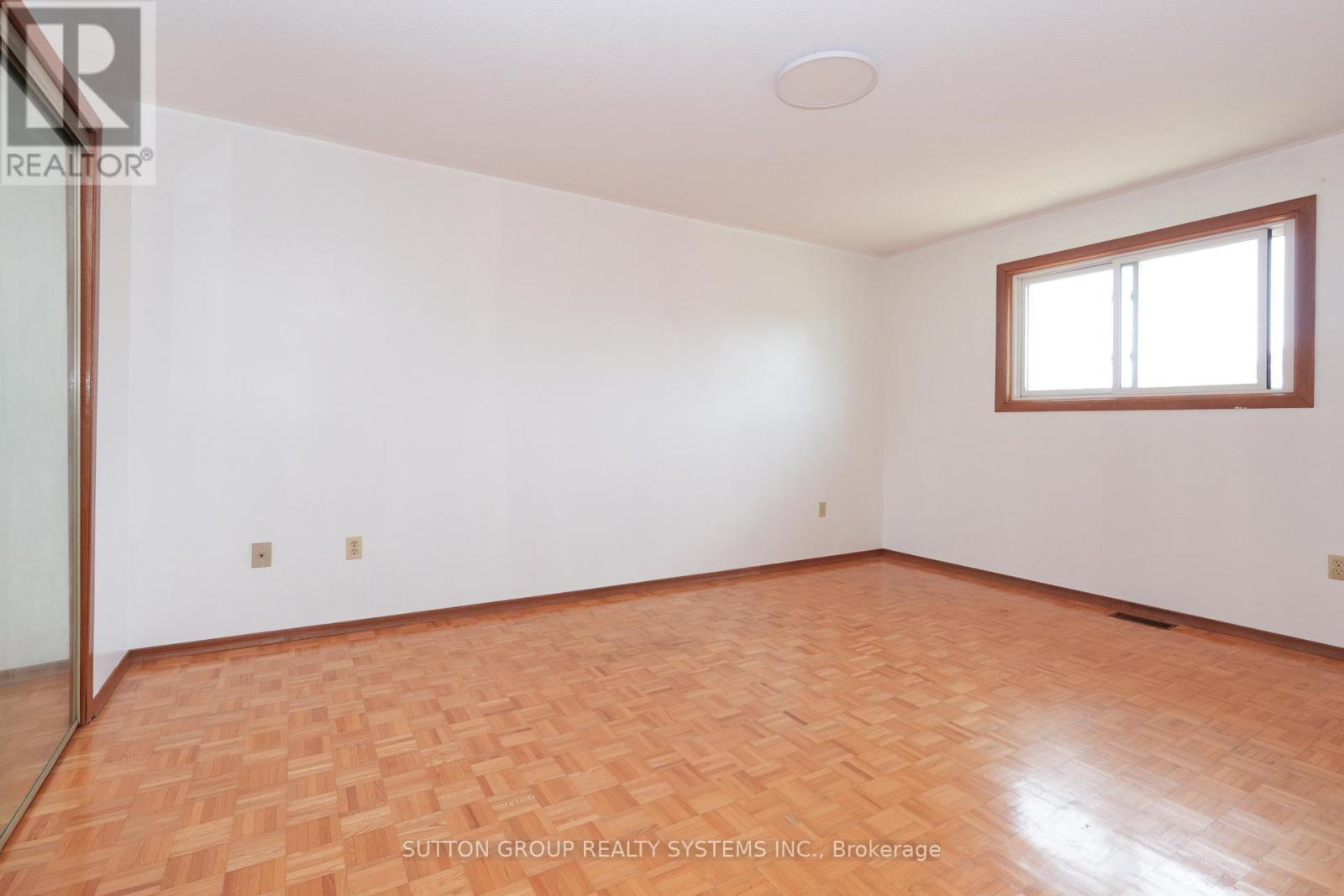 Upper - 101 Henley Drive, Hamilton, ON - Indoor Photo Showing Other Room