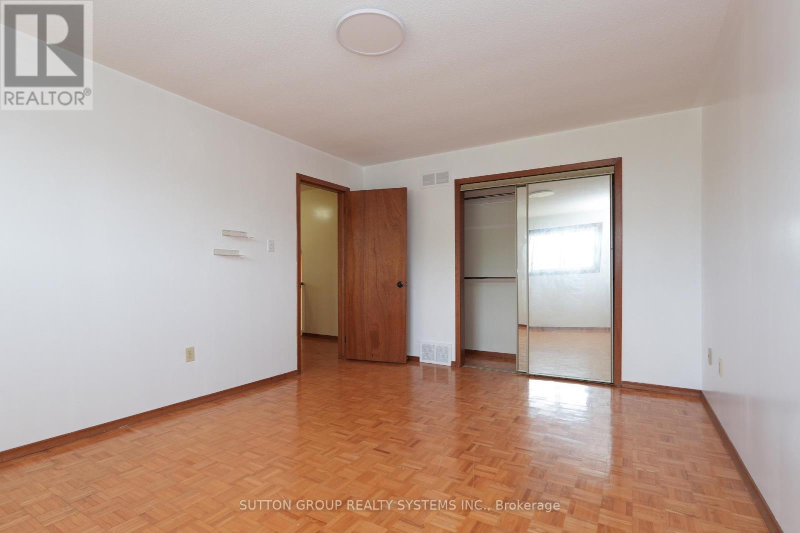 Upper - 101 Henley Drive, Hamilton, ON - Indoor Photo Showing Other Room