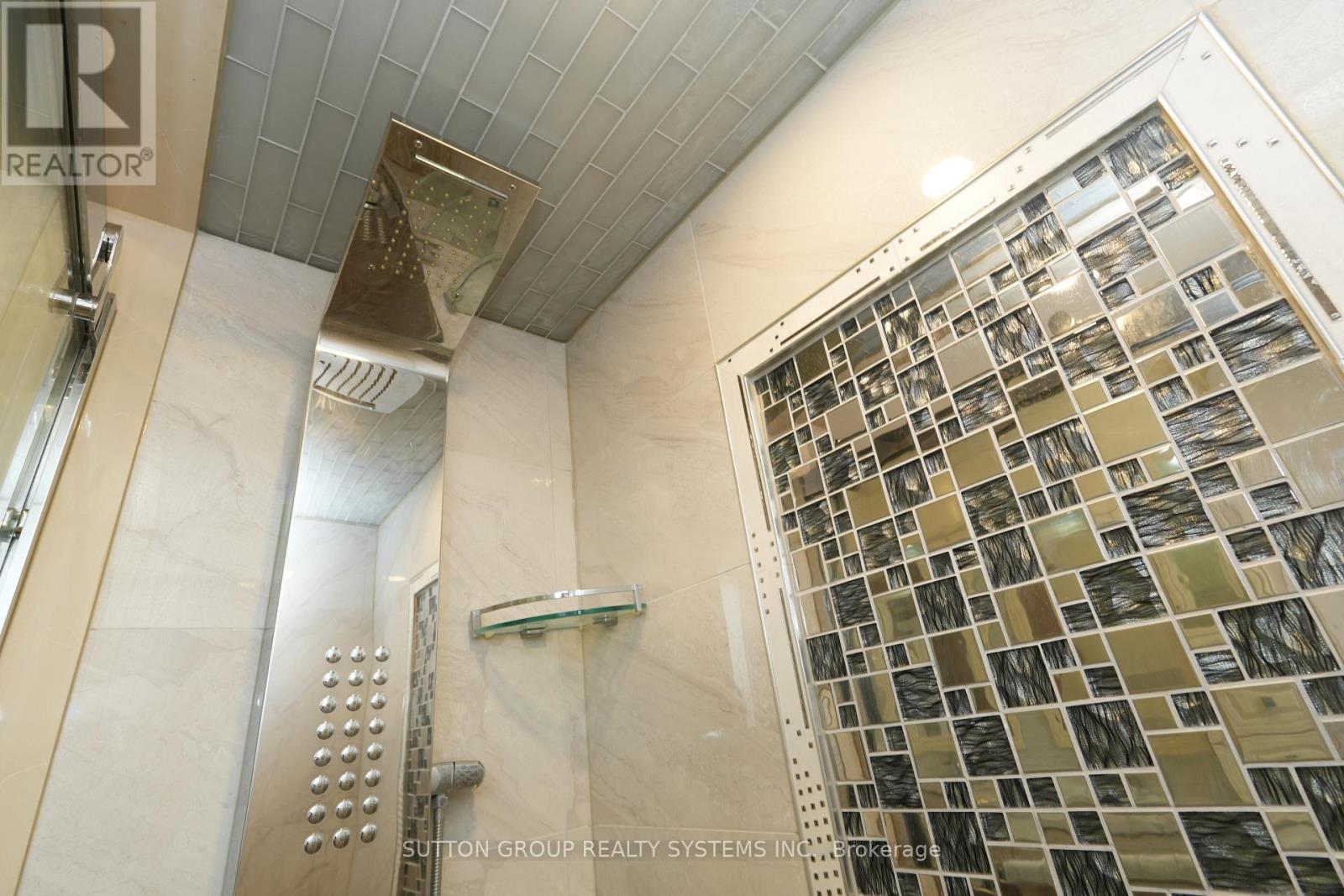 Upper - 101 Henley Drive, Hamilton, ON - Indoor