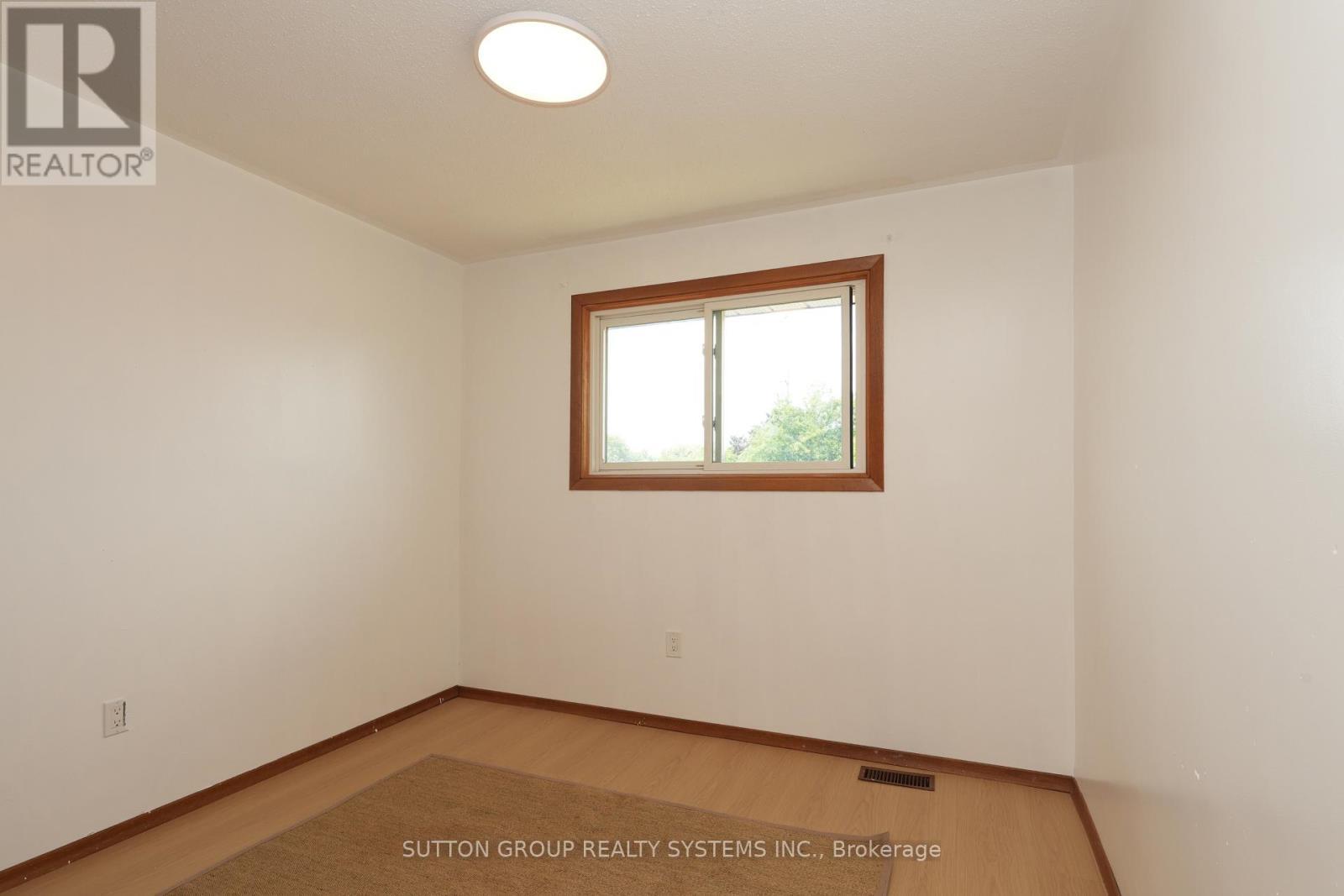 Upper - 101 Henley Drive, Hamilton, ON - Indoor Photo Showing Other Room