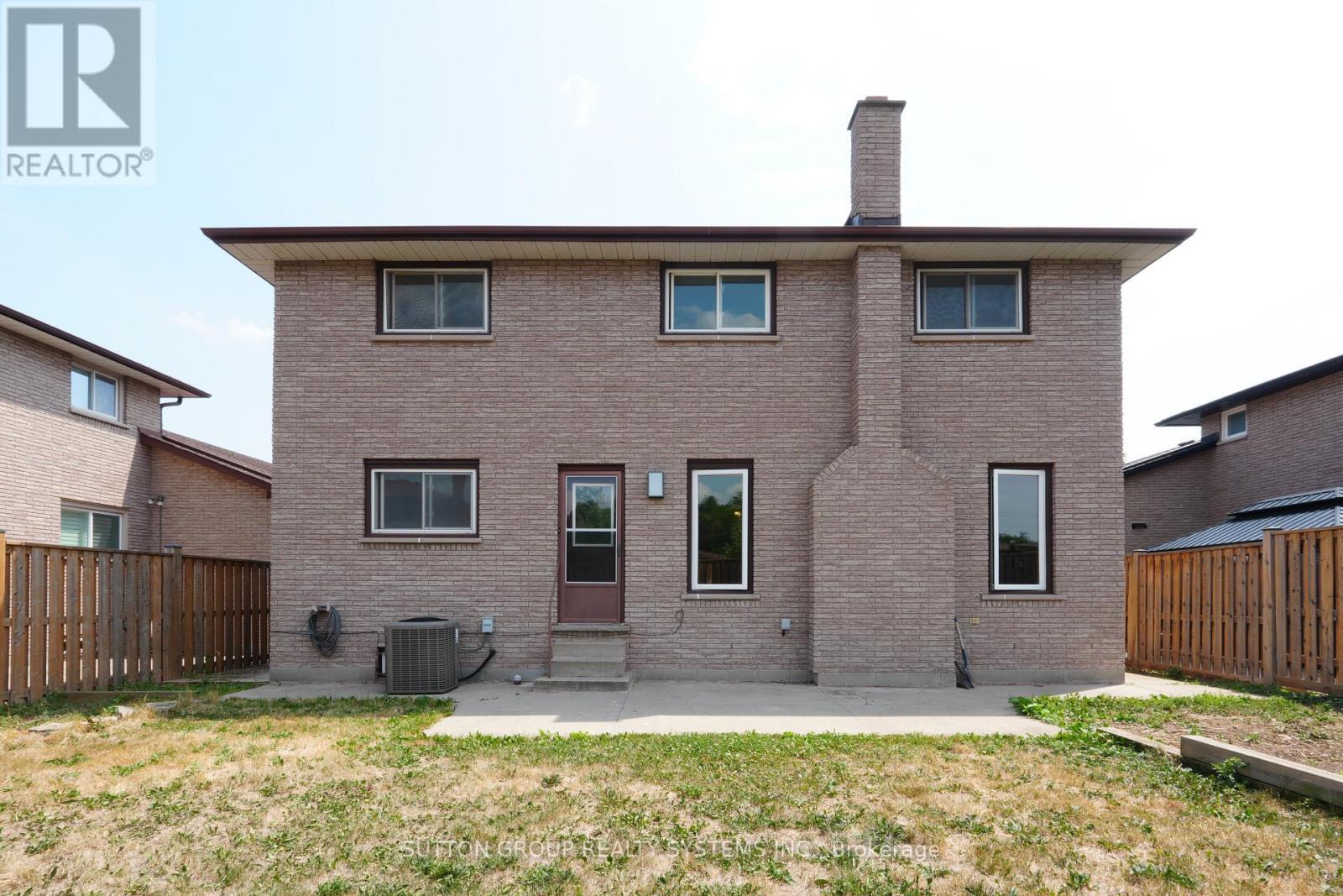 Upper - 101 Henley Drive, Hamilton, ON - Outdoor With Exterior