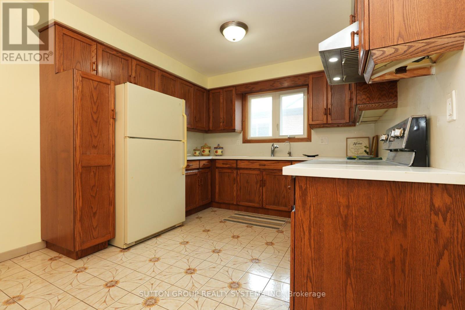Upper - 101 Henley Drive, Hamilton, ON - Indoor Photo Showing Kitchen