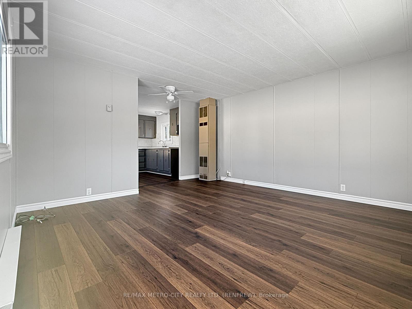 33 Julie Lane, Horton, ON - Indoor Photo Showing Other Room