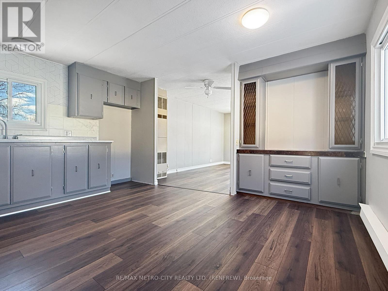 33 Julie Lane, Horton, ON - Indoor